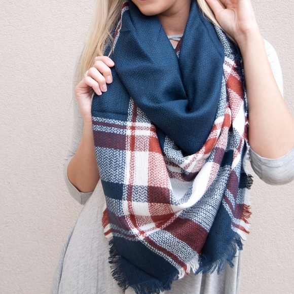 ❌SOLD OUT❌  Blue and Red Blend Blanket Scarf - Picture 2 of 4