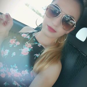 Meet your Posher, Yoselin