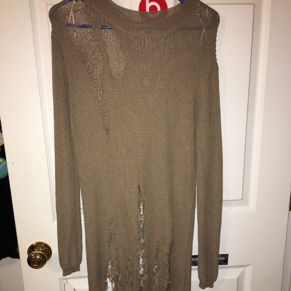 Distressed sweater - Picture 3 of 3