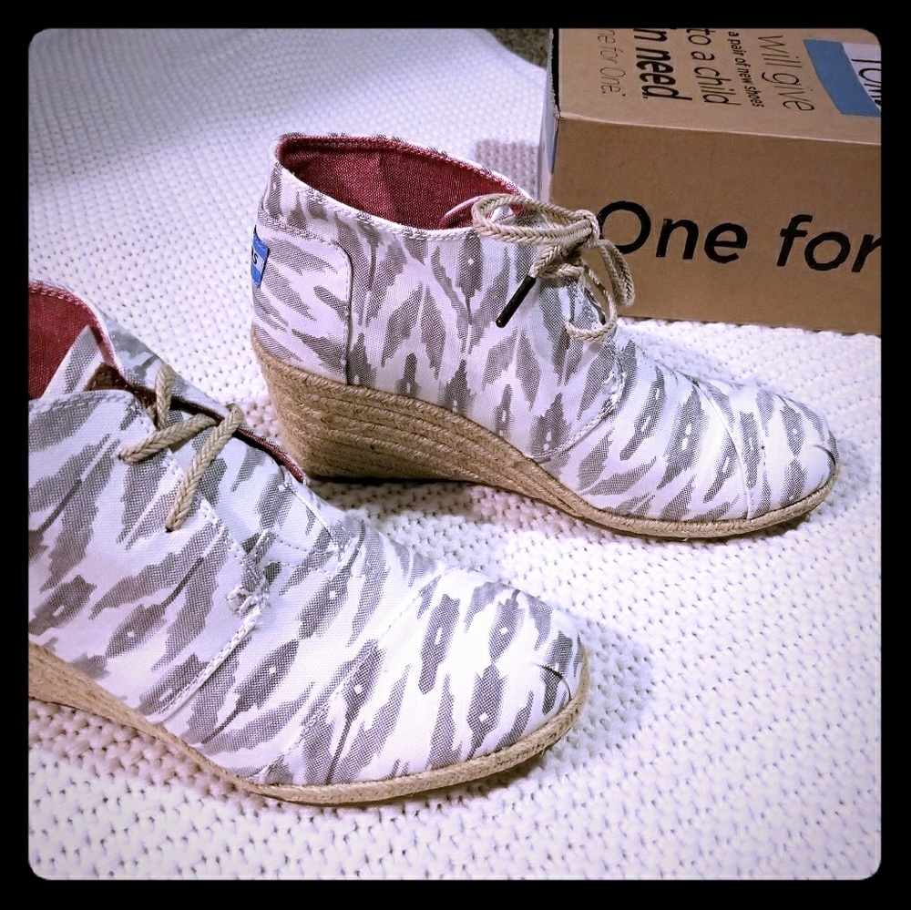 TOMS Desert Wedge Bootie in Grey Ikat