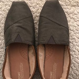 Mens Toms (Size 13)
