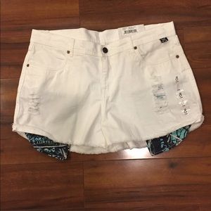 White shorts with camo pockets
