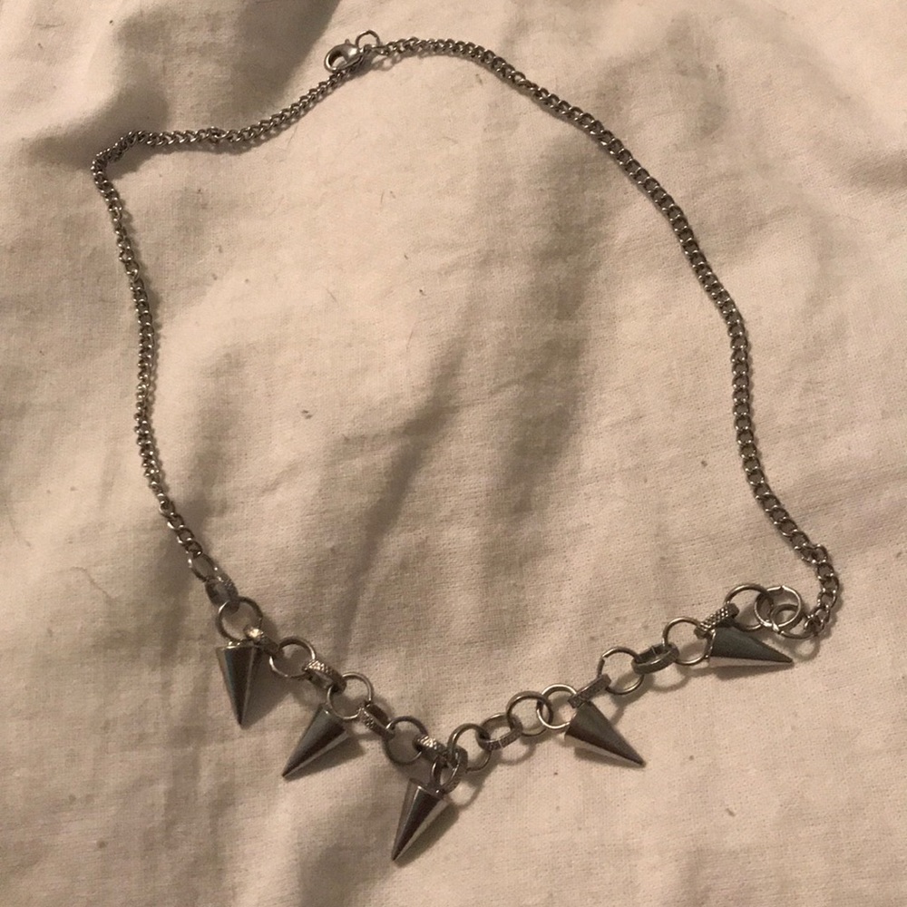 Spiked necklace