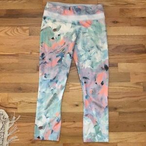 Lululemon crops size 4