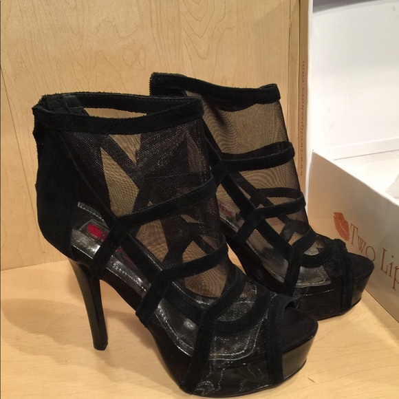 Two Lips Platform Heels - Picture 2 of 4