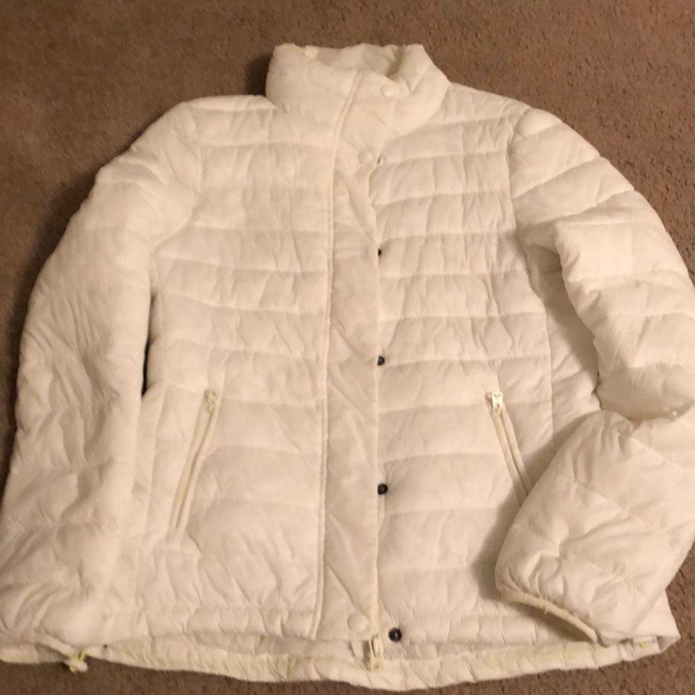 AE white puffer jacket