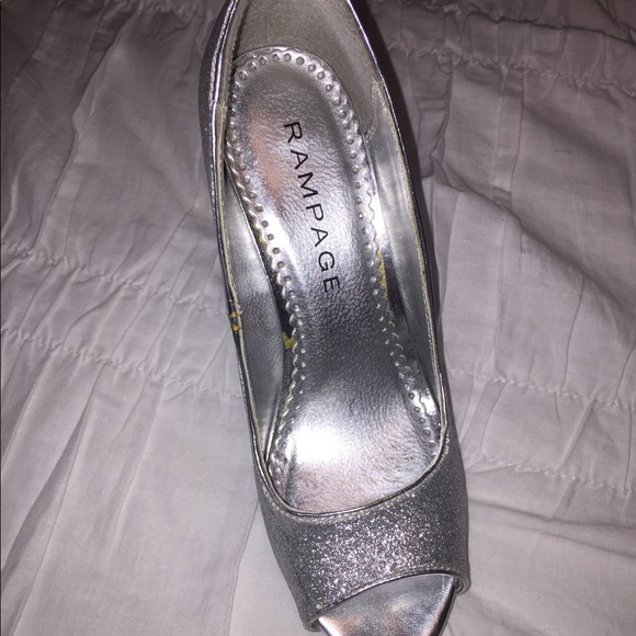 đź’źSilver Pumps - Picture 5 of 7