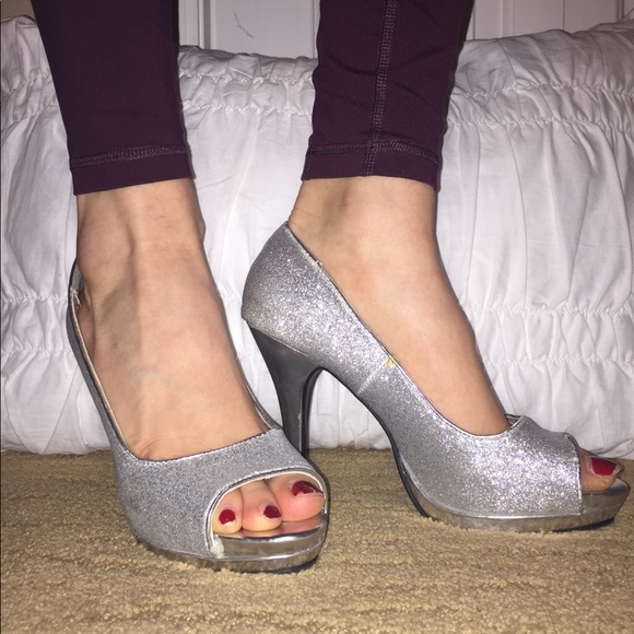 đź’źSilver Pumps - Picture 2 of 7