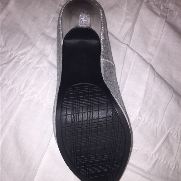 đź’źSilver Pumps - Picture 6 of 7