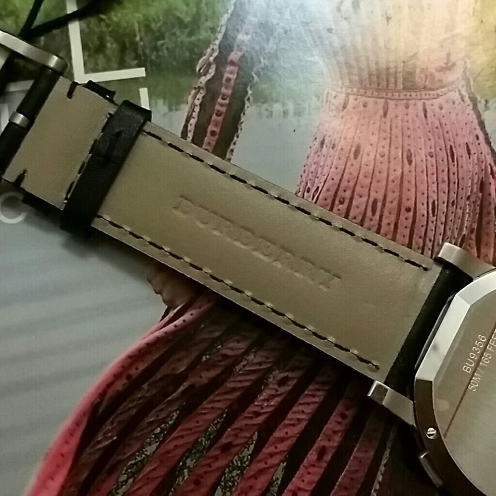 SOLD🌲 BURBERRY "The City" Chronograph Watch - Picture 7 of 8
