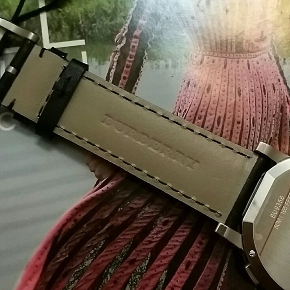 SOLD🌲 BURBERRY "The City" Chronograph Watch - Picture 7 of 8