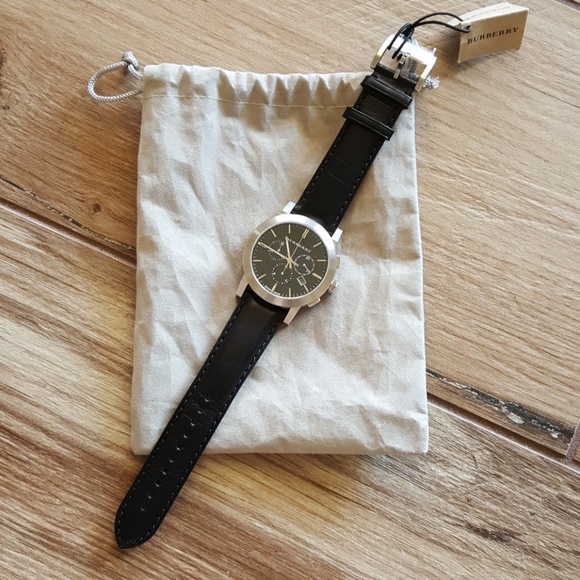 SOLD🌲 BURBERRY "The City" Chronograph Watch - Picture 2 of 8
