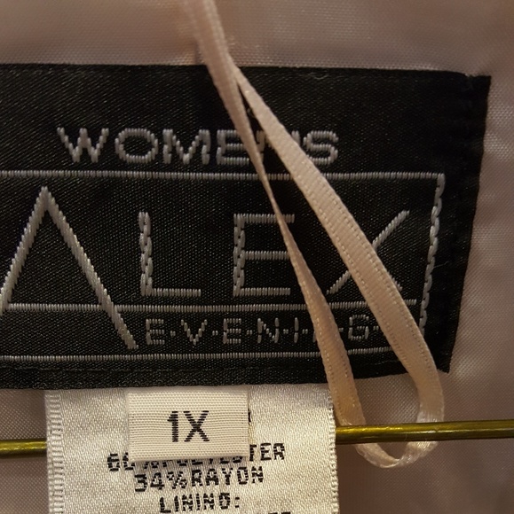 Blazer - Picture 3 of 5