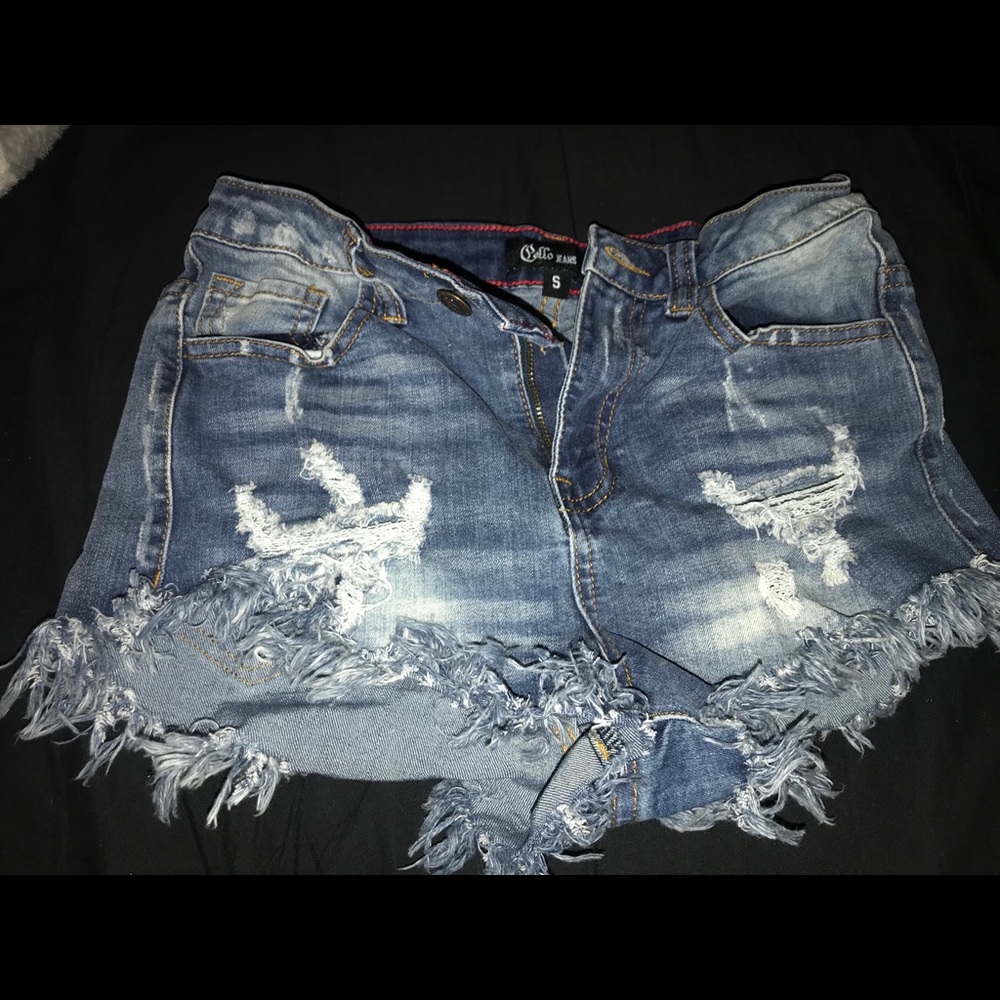 Ripped Pello Jean booty shorts