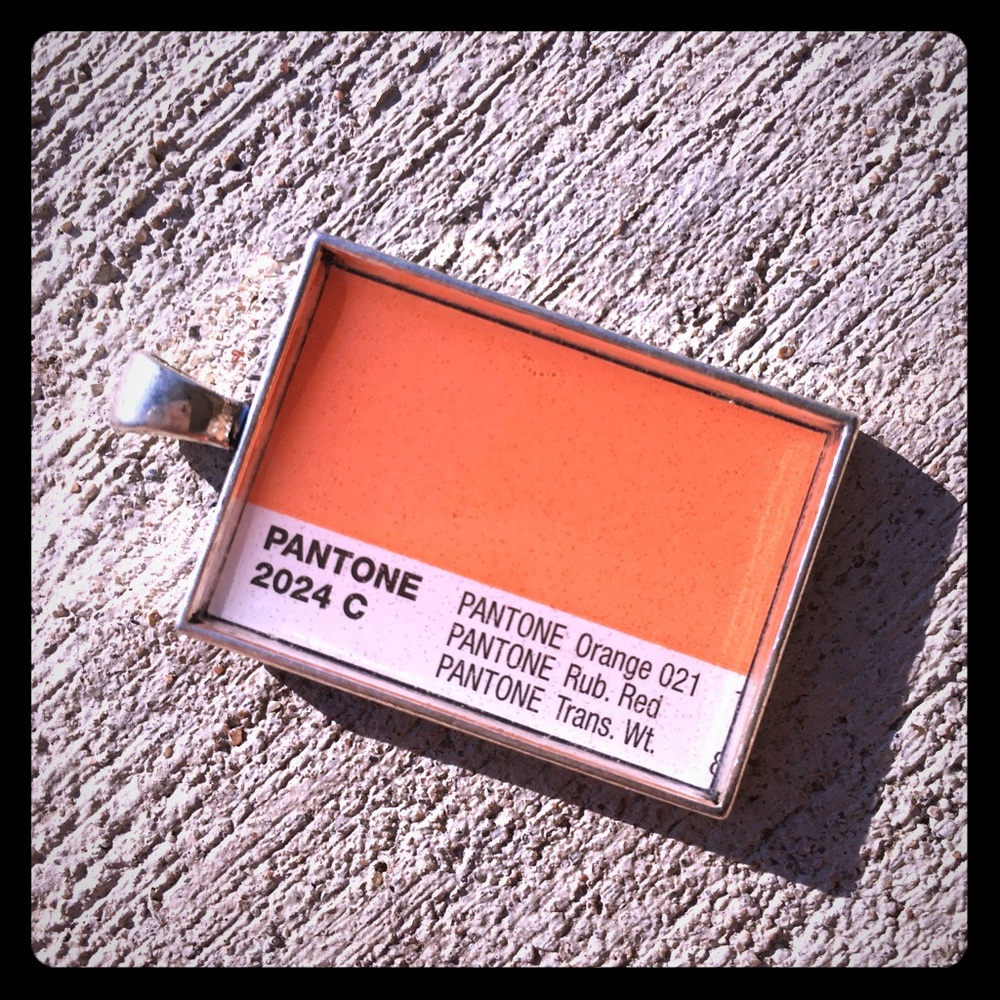 🚫🚫SOLD🚫🚫 Pantone Pendant - Picture 1 of 7