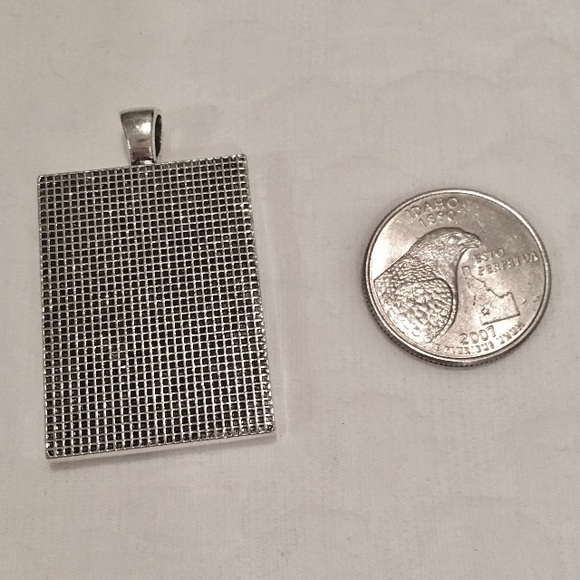 🚫🚫SOLD🚫🚫 Pantone Pendant - Picture 4 of 7