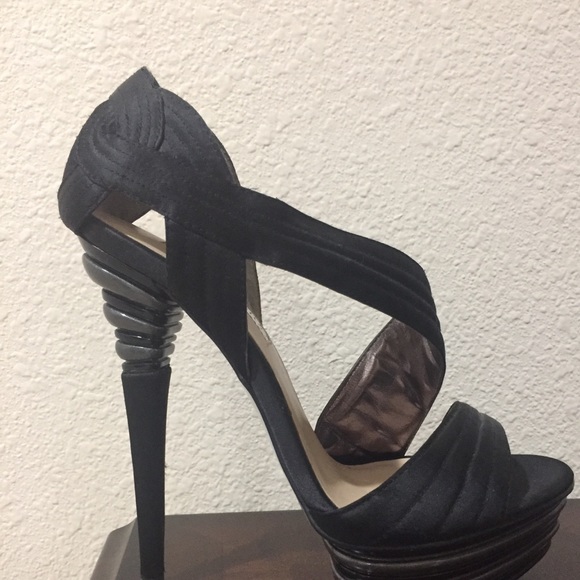 H by Halston size 6 gently used sexy stilettos - Picture 2 of 4