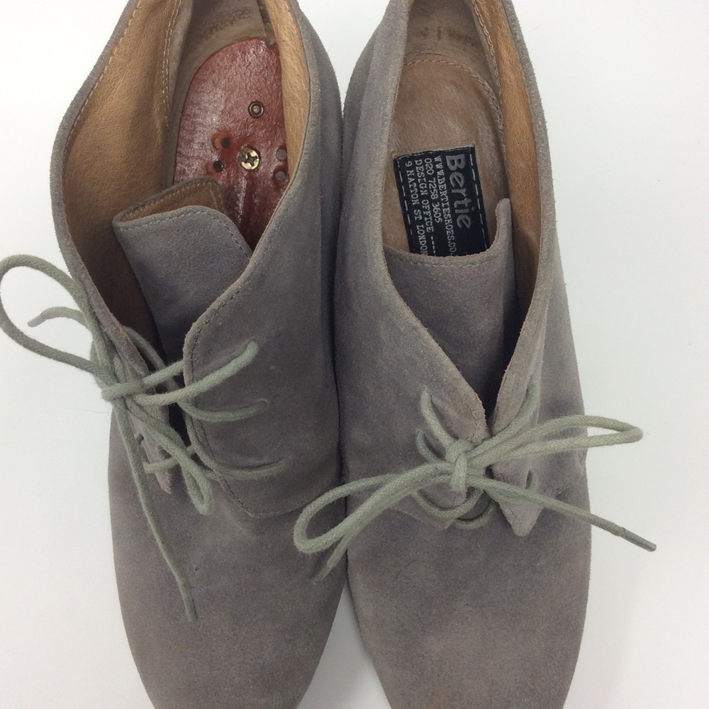 Grey suede booties. - Picture 2 of 5