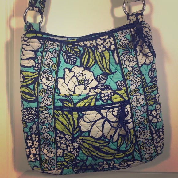Vera Bradley Handbags - Vera Bradley Crossbody *discontinued* island bloom