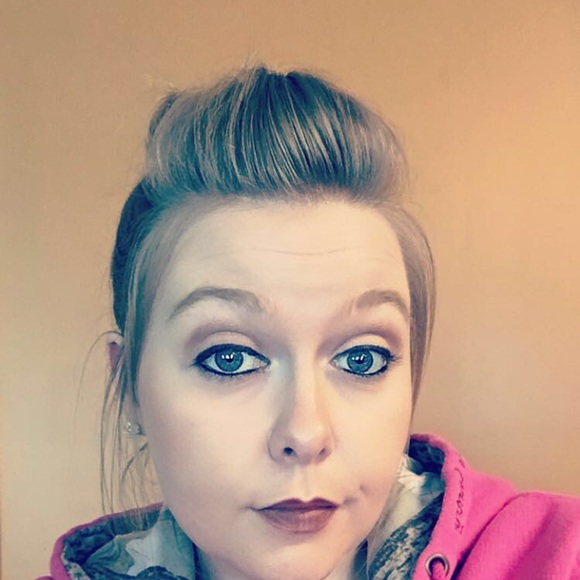 Meet your Posher, Sarah - Picture 1 of 1