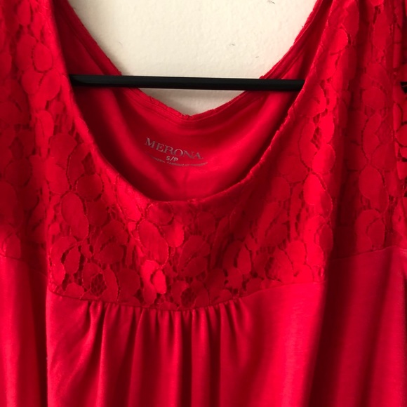 Red top with lace flutter sleeves - Picture 4 of 4