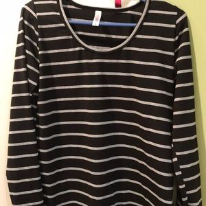 Black and grey striped Lynnae 🦄