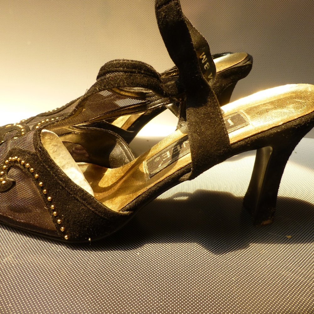 j.renee black velvet heels brass studs 8.5 med