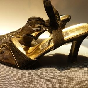 j.renee black velvet heels brass studs 8.5 med
