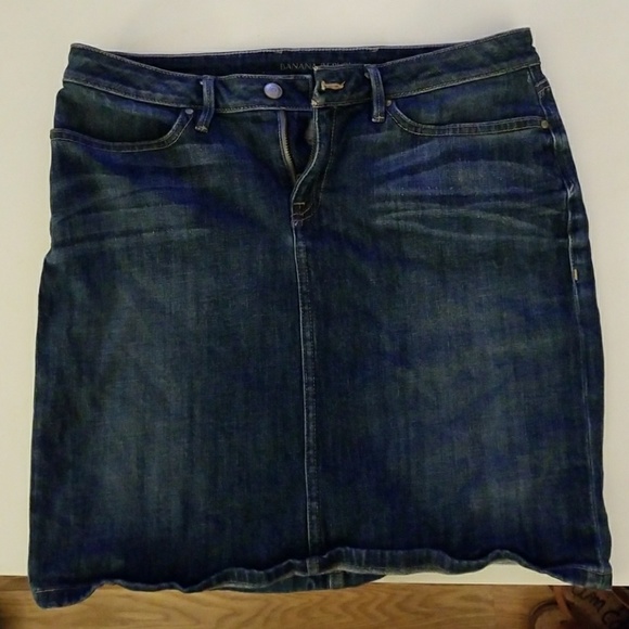 Banana Republic Dresses & Skirts - Banana Republic denim skirt