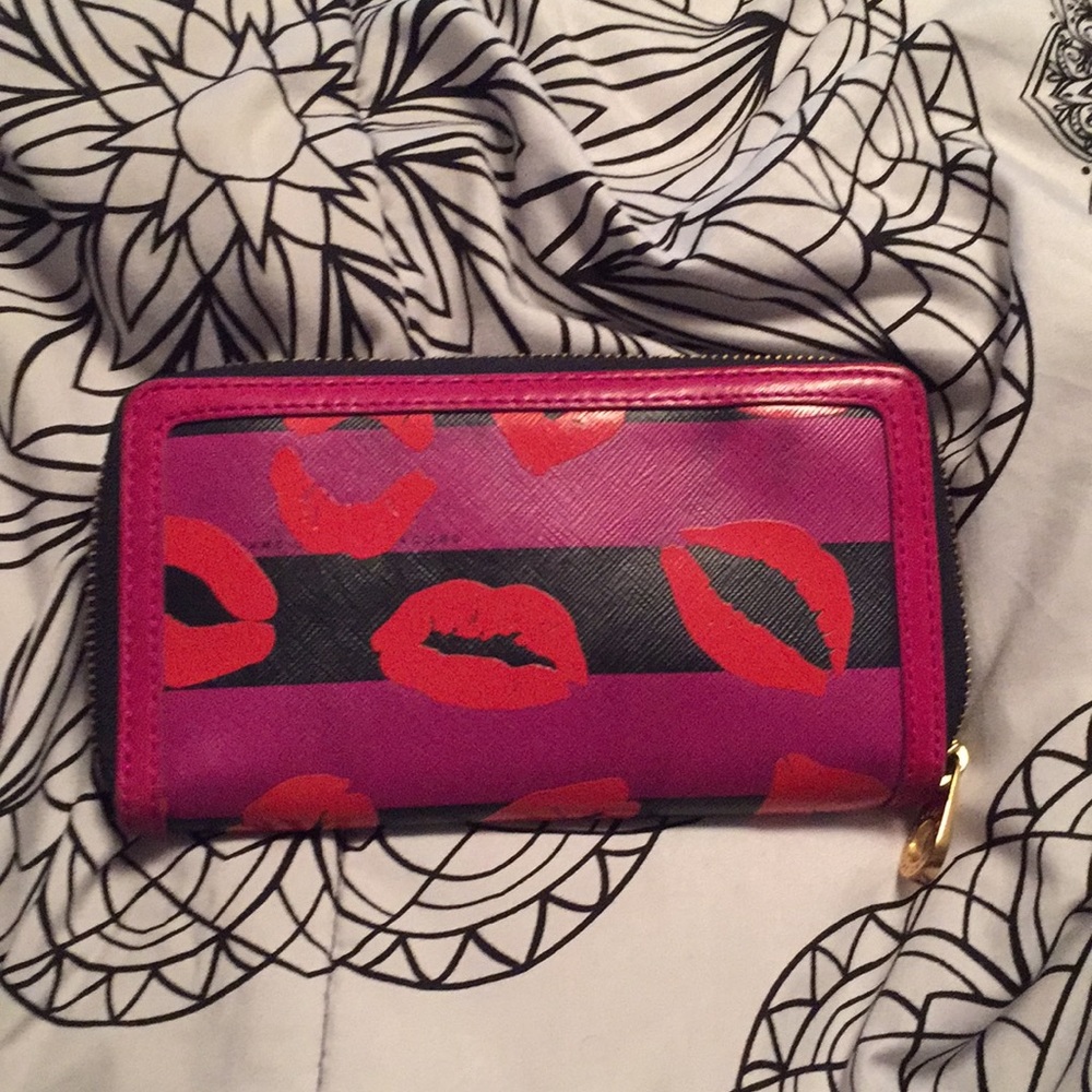 Marc Jacobs Fuchsia wallet with lips