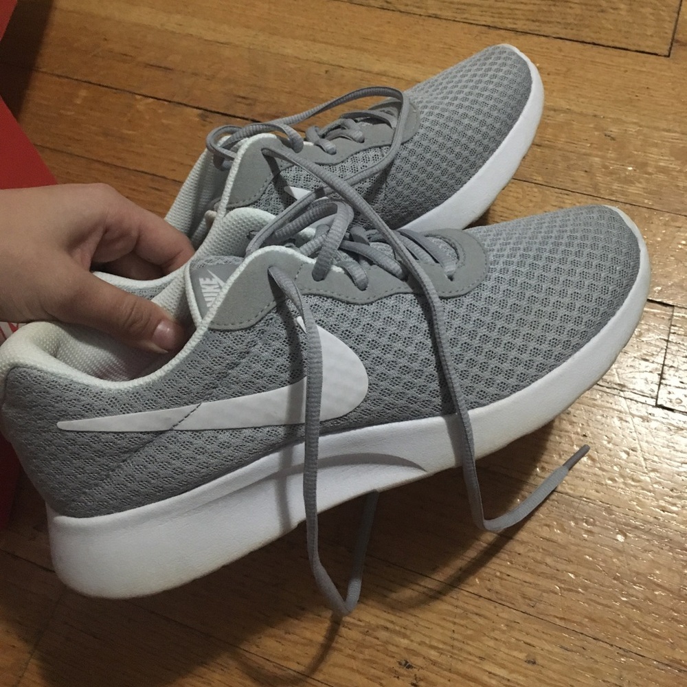 Women's Nike Tanjun Size 9