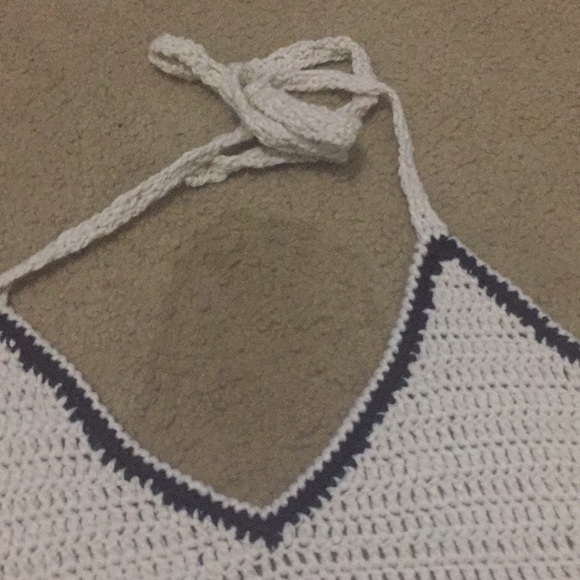 Adorable Halter top - Picture 3 of 3