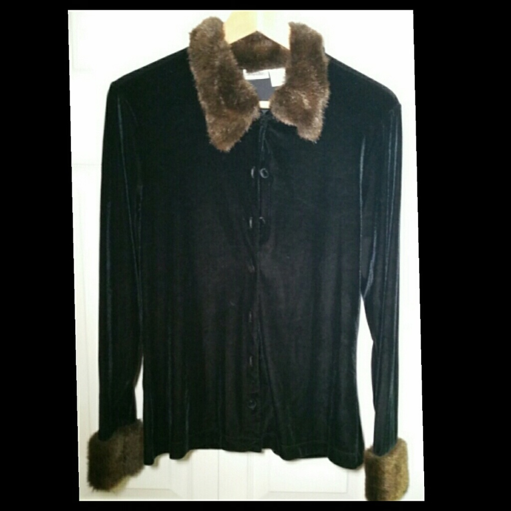 Top black fake fur collar