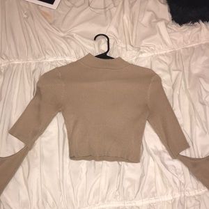 Cropped elbow slit turtle neck ✨ Small
