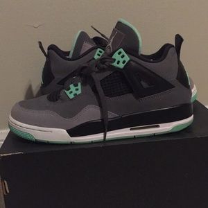 Jordan 4 green glow