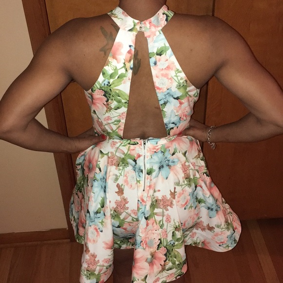 Akira Floral Print Mini Dress NWOT - Picture 2 of 3