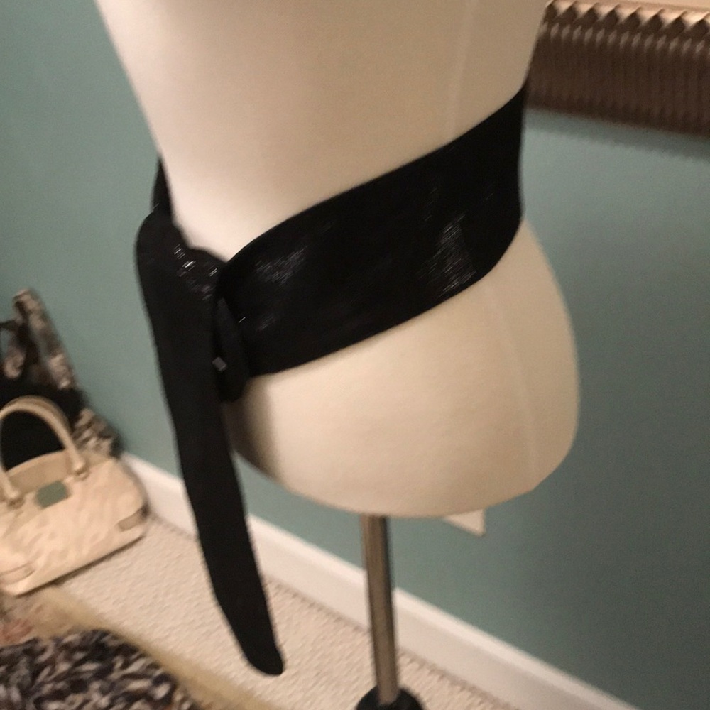 CHICO’S BLACK SHIMMERING BELT
