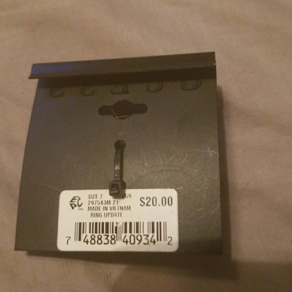 GUESS BRAND RING - Picture 2 of 2