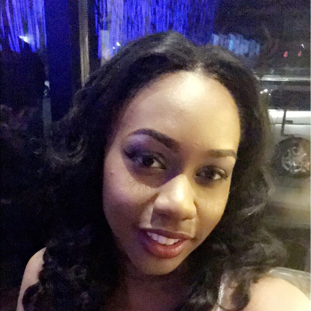 Meet your Posher, Tee