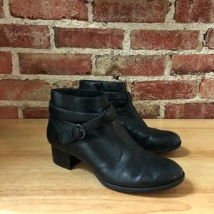 Born women’s (size 9) leather bootie