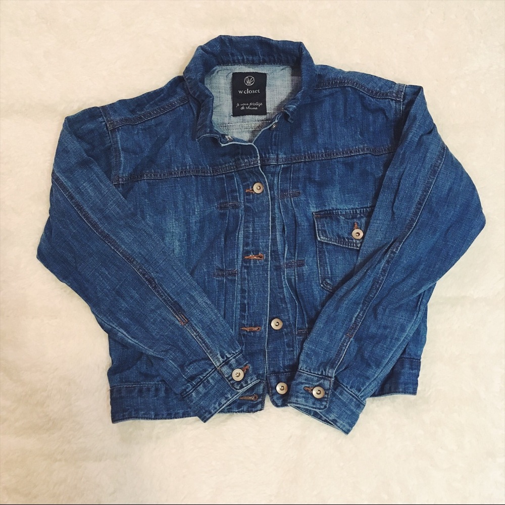 Fitted cropped denim jacket