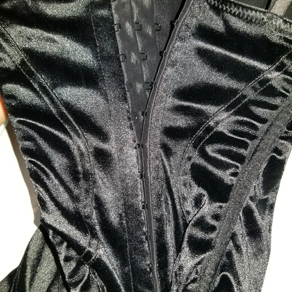 Black bustier with sparkles and bows - Picture 4 of 7