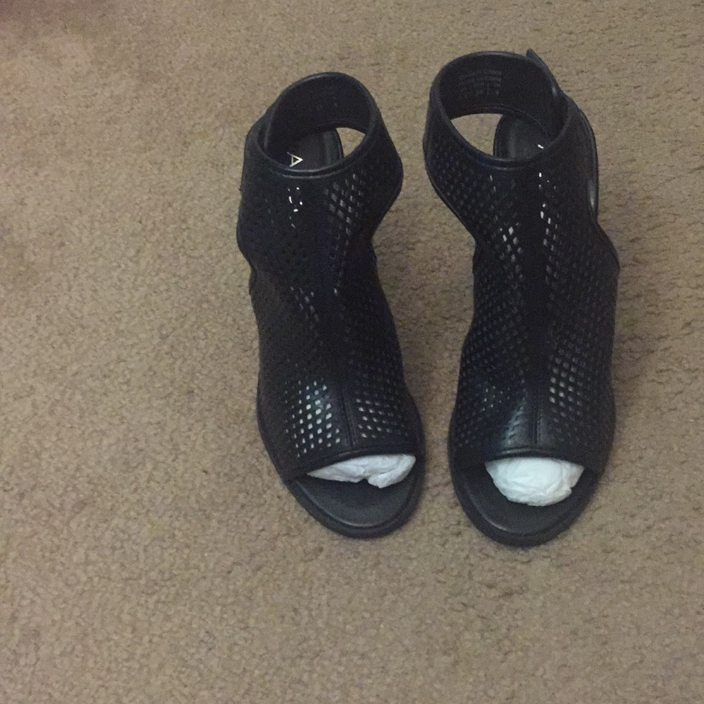 Black leather also peep toe heel