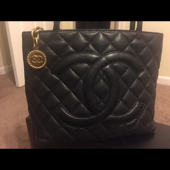 chanel black quilted caviar