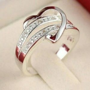 🍯🍑New!!Silver 💓 ring size 6🍯🍑