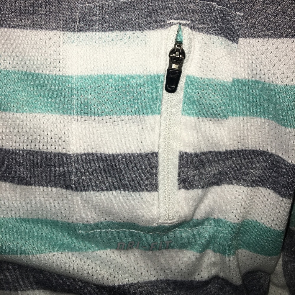 Nike tee - Picture 2 of 2
