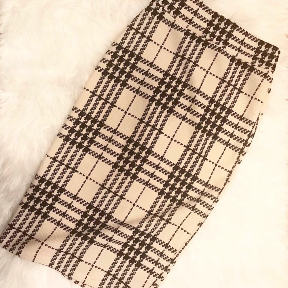 50% OFF SALE! Black and Cream Pencil Skirt Size S