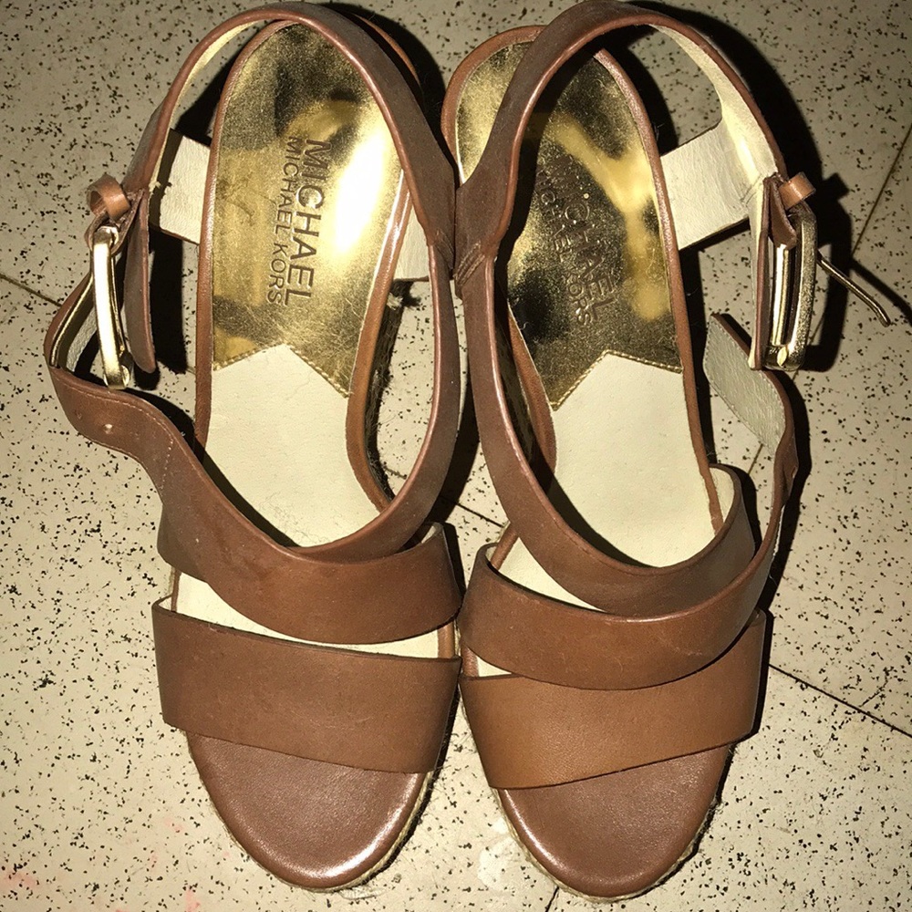 BNWOT Michael Kors Wedge heels 👠. Size 7M