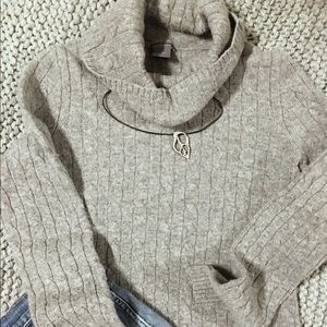 Ann Taylor cable knit sweater M