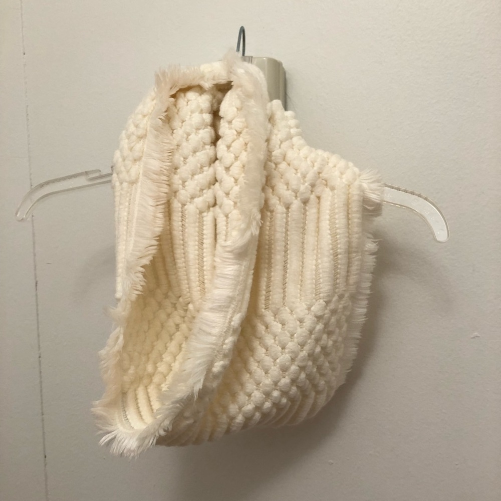 Super soft and cozy white LOFT snood